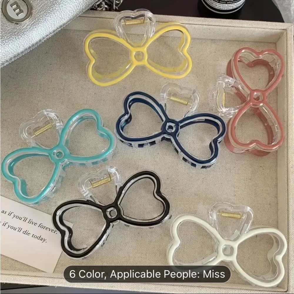 🌵‎ Women’s Transparent Dripping Oil Bow Grab Clip. NWOT
